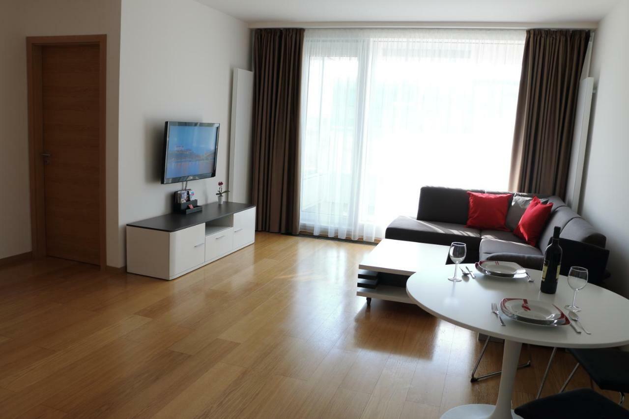 Panorama City Apartment With Free Parking ブラチスラヴァ エクステリア 写真