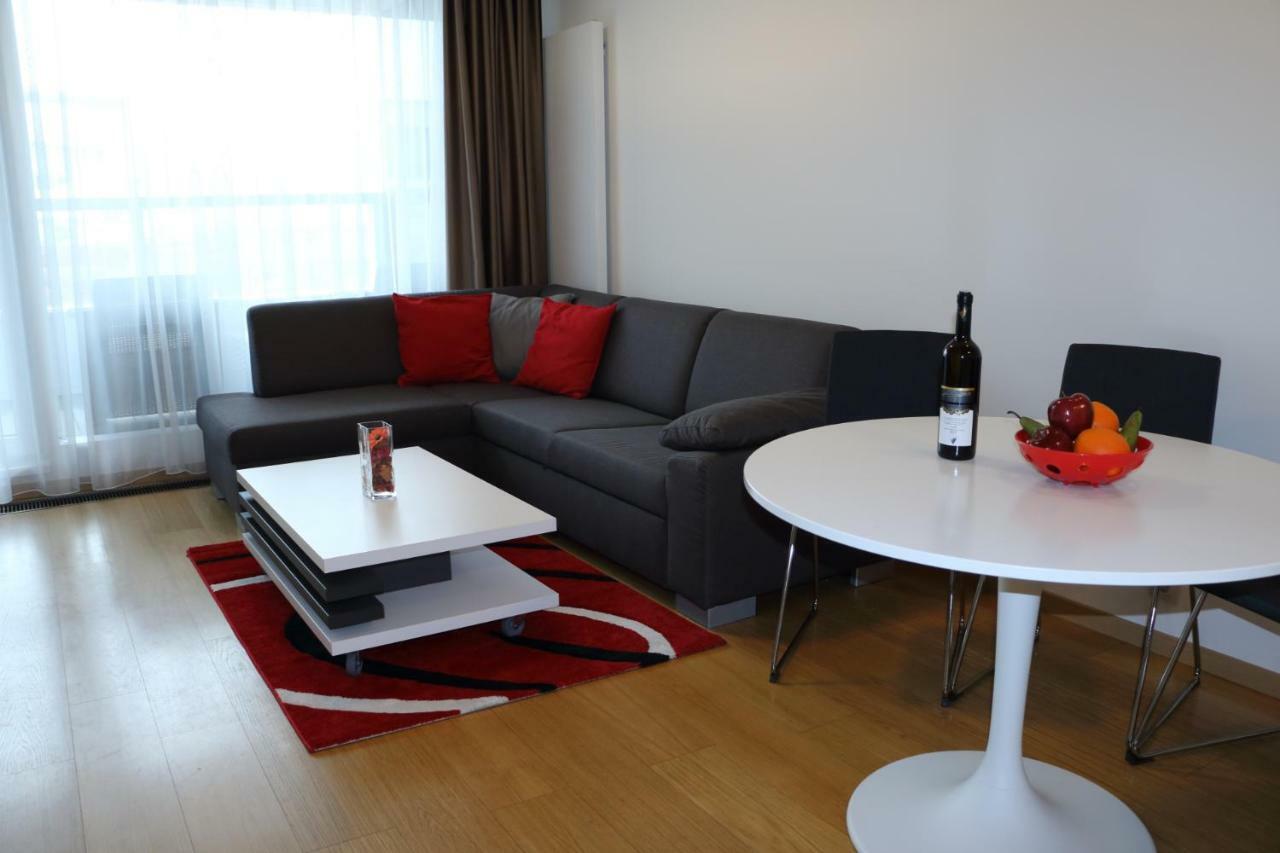 Panorama City Apartment With Free Parking ブラチスラヴァ エクステリア 写真