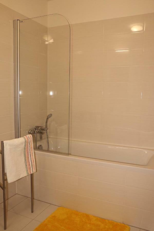 Panorama City Apartment With Free Parking ブラチスラヴァ エクステリア 写真